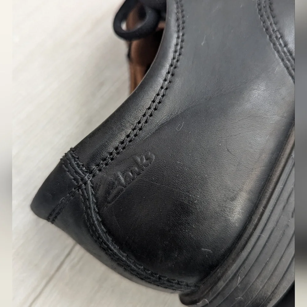 Clarks Man's Collection Cushion  Dress Shoe Size 8